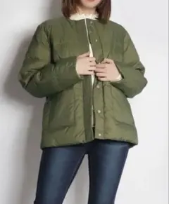 FURRY ノーカラーダウンジャケット　カーキ