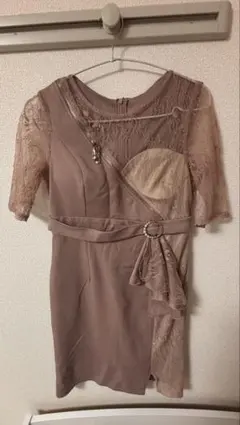 フロントジップレースビジュー付きベルトモチーフ五分袖タイトミニドレス