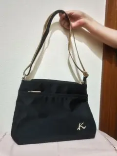 【美品】キタムラ　ショルダーバッグ　ナイロン　ロゴ刺繍　ブラック