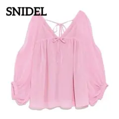 新品タグ付き❗️SNIDEL スナイデル　オープンショルダートップス　ブラウスのサムネイル