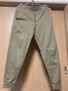 UNIQLO ジョガーパンツ ベージュ Sサイズのサムネイル