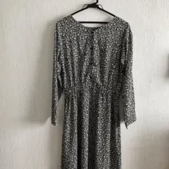 花柄長袖ワンピースのサムネイル