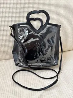 ハート型ハンドルのショルダーバッグ