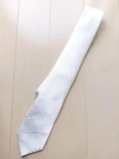 ホワイト 波模様 ネクタイ