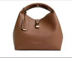 CHARLES & KEITH チャンス　メタリックアクセントバケットバッグ