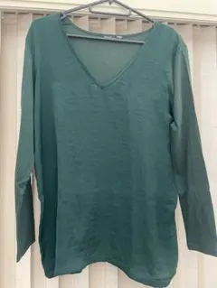 ZARA ダークグリーン Vネック長袖Tシャツ