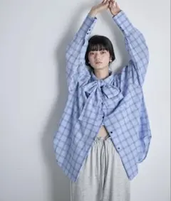 【美品】THE YOn ビッグボウタイグラフチェックシャツ ブルーのサムネイル