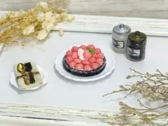 ミニチュアスイーツ♡ピンクいちごのタルト♡樹脂粘土♡ミニチュアケーキ♡いちご
