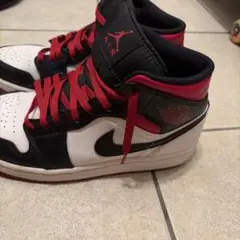 NIKE AIR JORDAN 1 MID スニーカー