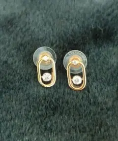 SWAROVSKI ゴールドカラー ピアス　スワロフスキー