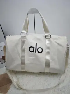 ALO Yoga クロスボディバケットバッグ ブラック - メルカリ