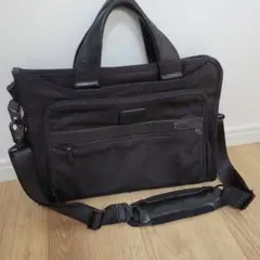 TUMI アルファ2 ビジネスバック 026110D2