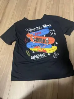 カラフルスケートボードデザインTシャツ
