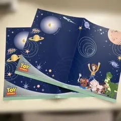 トイ・ストーリーのバズ・ライトイヤーの紙製ランチョンマット2枚