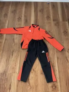 adidas ピステ・ウィンドブレーカー