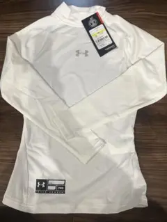 UNDER ARMOUR アンダーシャツ⭐︎135-145センチ⭐︎【新品、未使用】