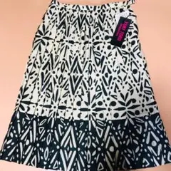 YUKI TORII INTERNATIONAL 総柄プリーツスカート 新品のサムネイル