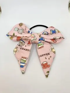 ポニーテールに超おすすめ！大きめリボンヘアゴム　カフェ柄　コーヒー　ピンク