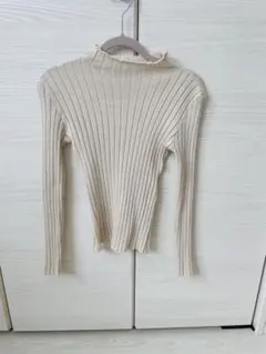 ベージュ リブ編み ハイネックセーター