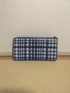 イントレチャート ラウンドファスナー長財布
