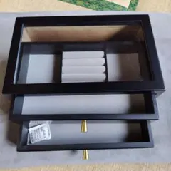 黒い木製アクセサリーケース