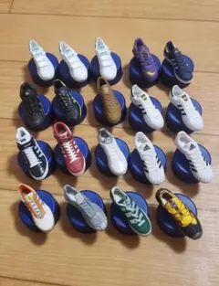 adidas。アディダス。 ミニチュアスニーカー 20種類セット ボトルキャップ