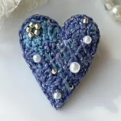 373 刺繍　ブローチ　ハート　ブルー　パールビーズ　ハンドメイド