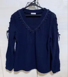 axes femme Vネックニットセーター ネイビー M
