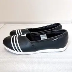 adidas Vibesurround 軽量 24cm 歩きやすい ブラック