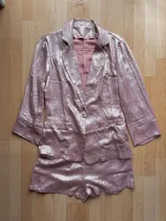 ピンク　シンプルカラー　レディーススーツ　ショートパンツ&ブレザー　2点セットのサムネイル