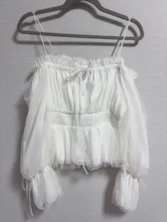 INGNI肩出しホワイトトップス