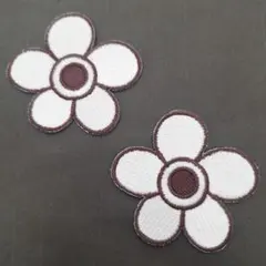 刺繍　アイロンワッペン　人気お花シリーズ M　白　2枚セット　370