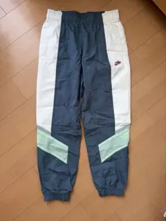 Nike トラックパンツ　ダークグリーン×オフホワイト
