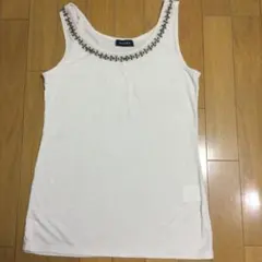 ホワイト ビーズ装飾 タンクトップ