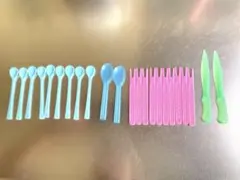 カラフルプラスチックスプーンとフォークセット