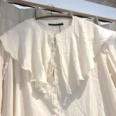 【新品未使用】Heatherフリルとろみブラウスのサムネイル