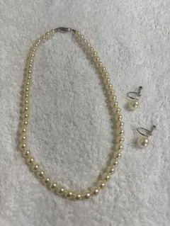 クリーム色パールネックレスとイヤリングセット