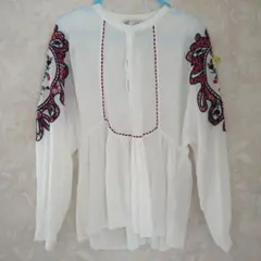 刺繍入り白長袖シャツ　ZARA