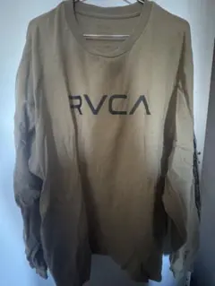 RVCA カーキ ロゴ入り トレーナー