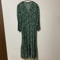 ユニクロ プリントVネックフレアワンピース 七分袖 レディースMサイズ