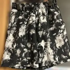 UNDER ARMOUR ブラック・ホワイト ショートパンツ SM