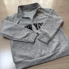 グレー ニューヨーク 薄手ハーフジップトレーナー　8y