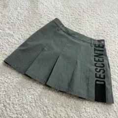 【美品】DESCENTE ゴルフ プリーツ ミニスカート グレー プリントロゴのサムネイル