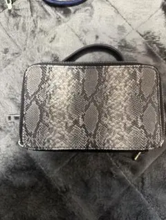 ヘビ柄クラッチバッグ