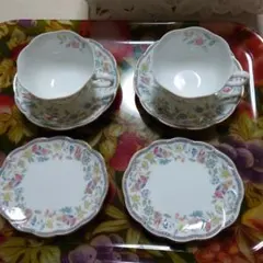 ナルミ金彩鳥と花柄模様ペアカップアンドソーサーと小皿ケーキ皿2枚