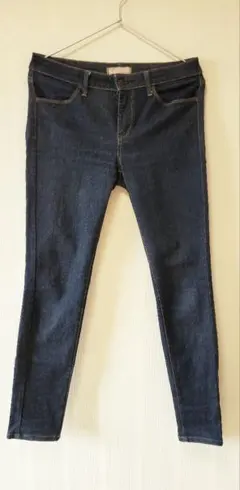 【美品】ユニクロジーンズ　　　　　　テーパードスキニー27インチ68.5㎝