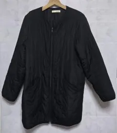 シューラルー　黒　ポリエステル詰め物　襟なし　上着　ポケット有　ファスナーどめ