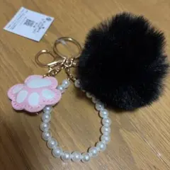 ぽんぽん猫の手キーホルダー(肉球チャーム パール付き ファーキーホルダー)