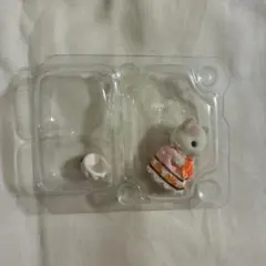 シルバニアファミリー　赤ちゃんケーキパーティーシリーズ　ラテネコの小さい赤ちゃん