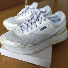 PUMA プーマ　　スニーカー ホワイトスニーカー 厚底　22.5cm★